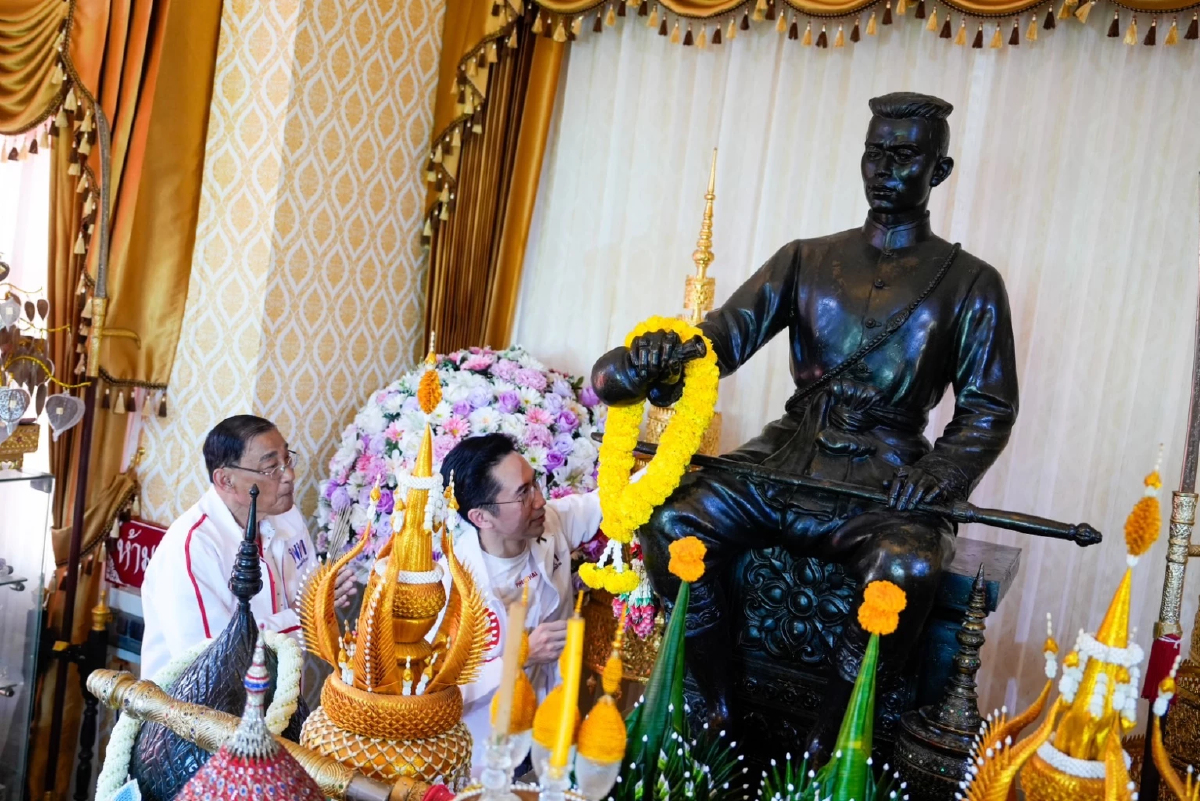 ‘ยศชนัน’ สักการะ 3 กษัตริย์ ถวายว่าวจุฬาพ่อขุนราม หวังชัยชนะ