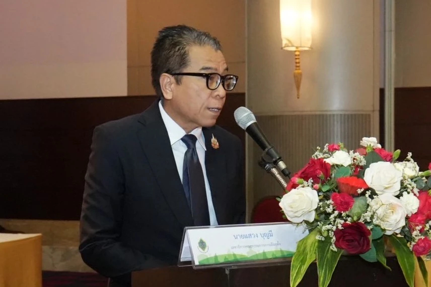 กกต.ลุยสอบ 5 คลิปส่อผิด กม.เลือกตั้ง - ตามปมนำสถาบันฯหาเสียงด้วย