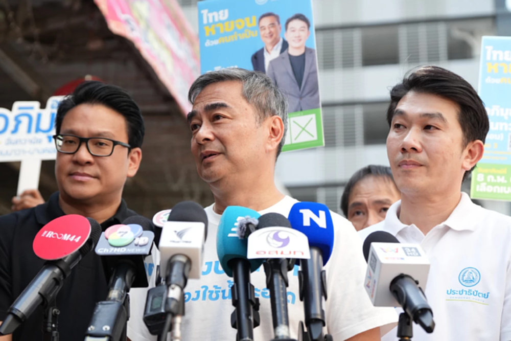 'อภิสิทธิ์' กระทุ้ง 'กกต.' ขยับ-ทำงานเชิงรุกปราบซื้อเสียง