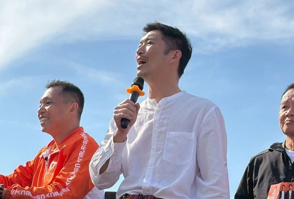 'ธนาธร' ปลุกศรีสะเกษ-สุรินทร์ กา ปชน. 2 ใบส่ง 'ณัฐพงษ์' นายกฯ