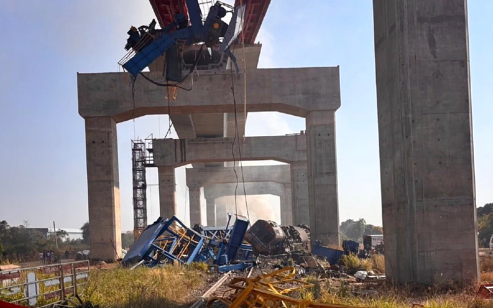 คืบหน้า! คุมตัวทีมก่อสร้างสอบเครียด หาต้นตอเครนถล่มทับรถไฟสีคิ้ว