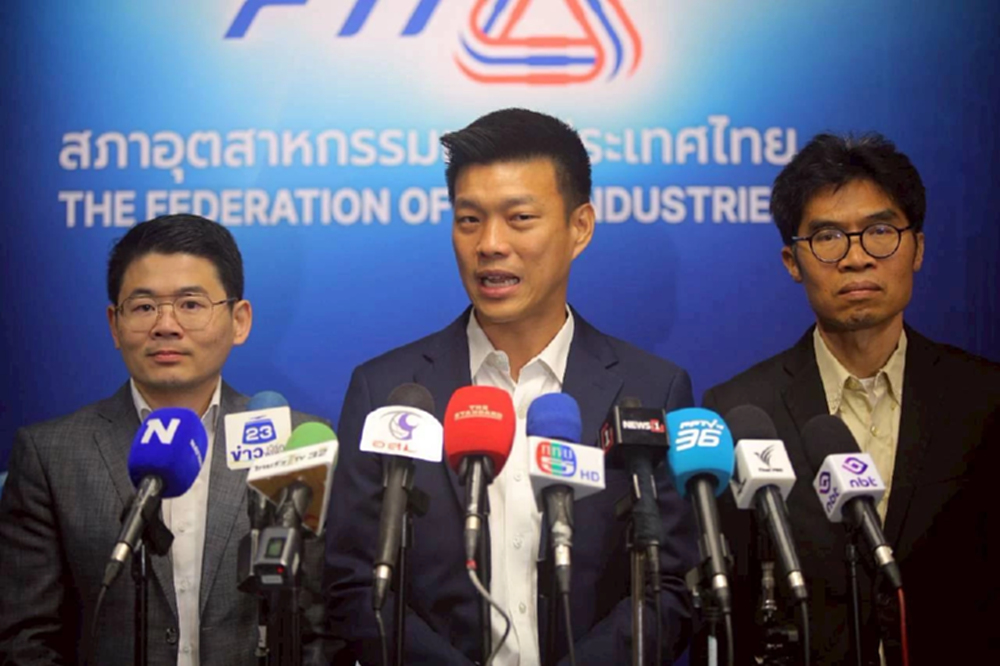 'เท้ง' พบผู้บริหารสภาอุตฯ เปิดแผน 3 ระยะ ขับเคลื่อนเศรษฐกิจ