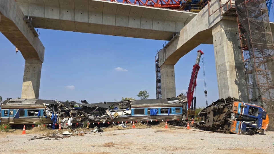 สภาทนายความ บุกสีคิ้ว ช่วยคดีเครนถล่มทับรถไฟ เผยสิทธิ์รับเยียวยา 5 แสน