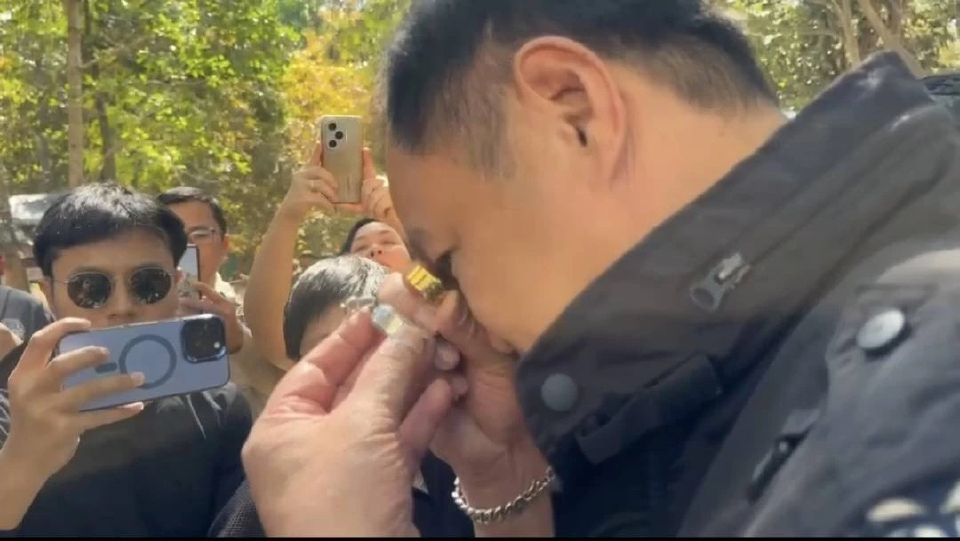 'อนุทิน'ลุย สุรินทร์ มอบเหรียญลงคาถาหลวงปู่มั่น ให้ทหารแคล้วคลาดปลอดภัย