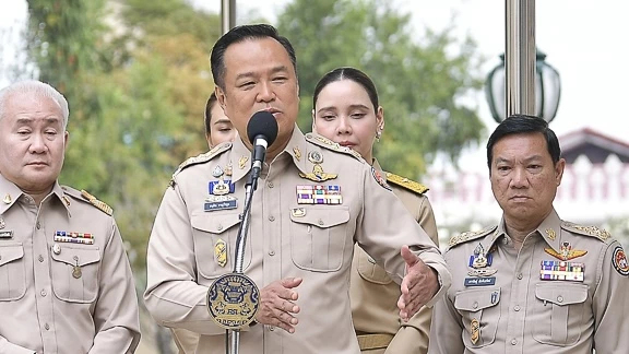 ‘อนุทิน’ เผย ไม่รู้เรื่อง โยน‘สธ.’ปมปลด‘หมอสุภัทร’ ชี้ มีแต่ผมโดนกลั่นแกล้ง