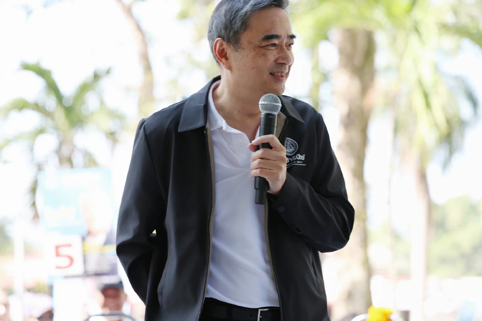 'อภิสิทธิ์' เปิดหัวทัวร์ไทย ที่ภูเก็ต ชูนโยบายภูเก็ตมหานคร