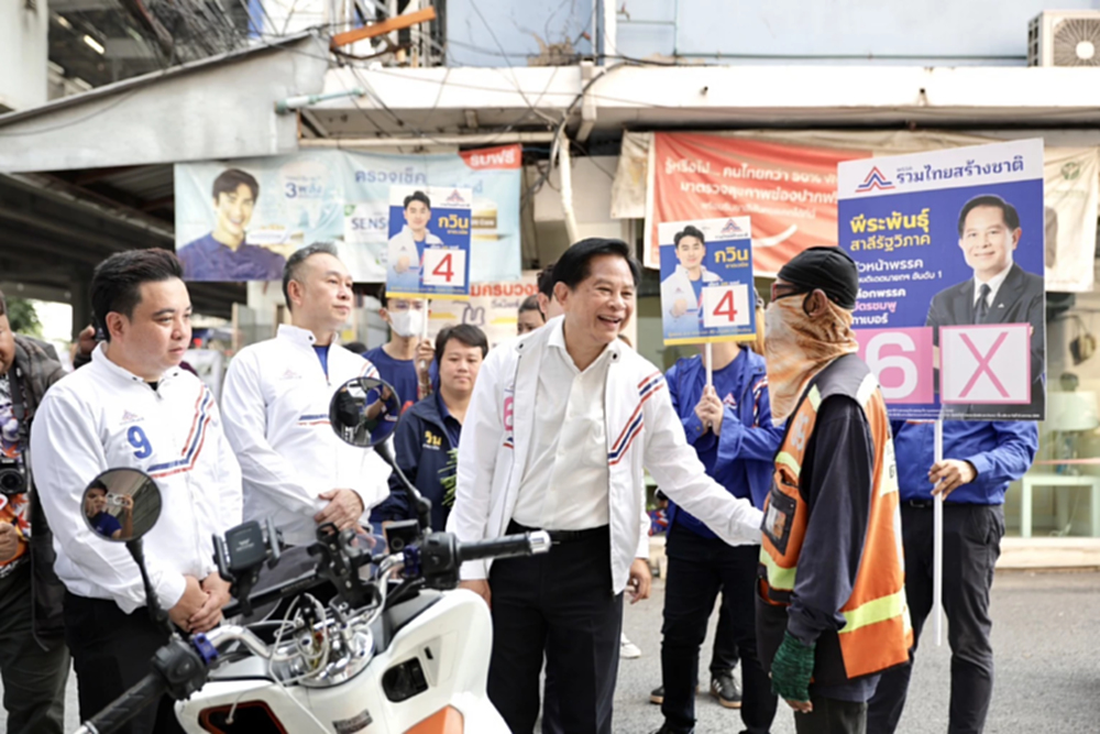 ‘พีระพันธุ์‘ หาเสียงฝั่งธนฯ ดัน ‘กวิน-ณรงค์ชัย‘ เข้าสภาฯ  แก้วิกฤตพลังงาน