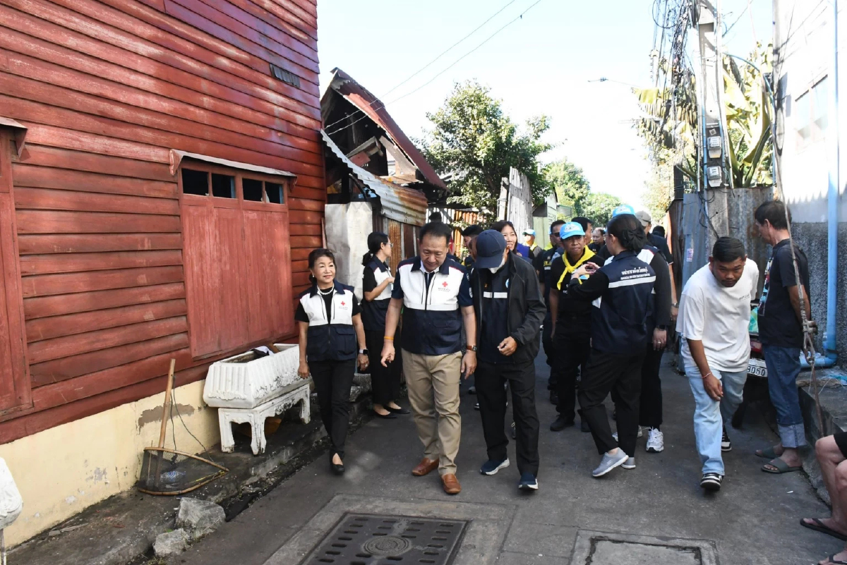 มอบถุงยังชีพ เหตุเพลิงไหม้บ้านกระทบ 5 หลังในเมืองชลบุรี