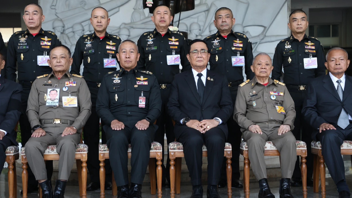 ทภ.1 คึกคัก 'พล.อ.ประยุทธ์' ร่วมวันสถาปนา  ให้กำลังใจทหาร รับไปเยี่ยม ลุงป้อม