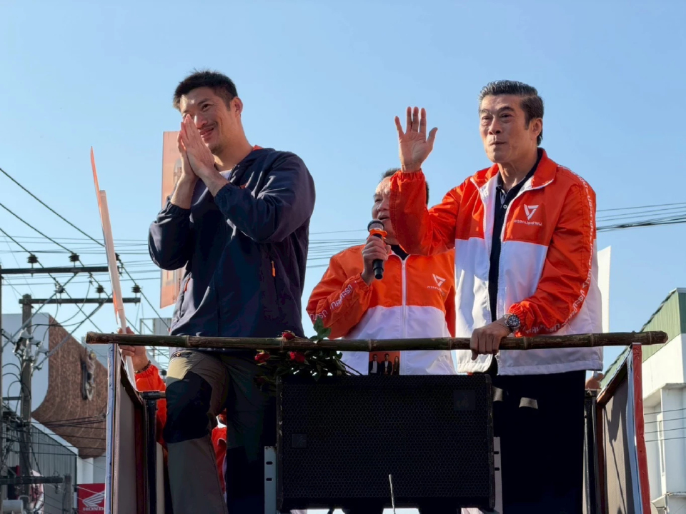 'ธนาธร' อ้อนคนบุรีรัมย์ กา ปชน.รัฐบาล ได้ 'เท้ง' นายกฯ ไม่ใช่ 'หนู'