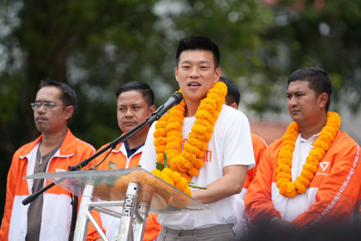 'เท้ง' ปลุกคนนครศรีฯ-กระบี่ อย่าแบ่งใจ กาส้ม 2 ใบ ตั้งรัฐบาล ปชน.