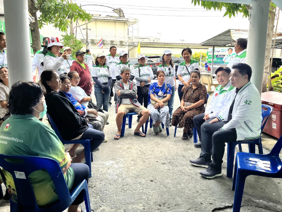 'ธนกฤต' ล้อมวงฟังปัญหาชาวบ้าน ย้ำ 'กธ.' มีนโยบายดูแลความเป็นอยู่