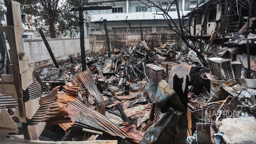 เสียงบึ้มสนั่น! ไฟไหม้บ้านชุมชนซอยสวนเงิน ช่างซ่อมแอร์ดับสลด