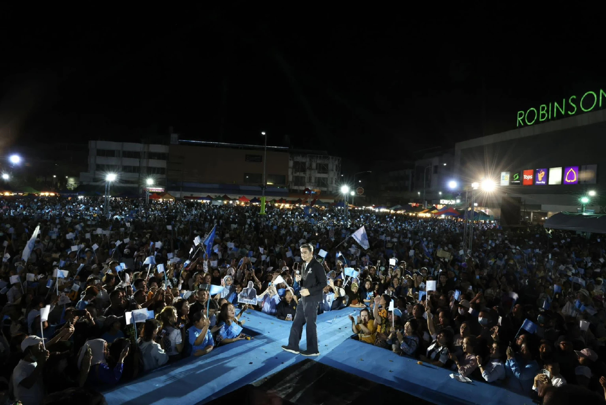 'ปชป.' ปราศรัยสงขลา ขยี้ปมน้ำท่วม ซัดรัฐบาลใจดำ ยุบสภา ลอยแพปชช.