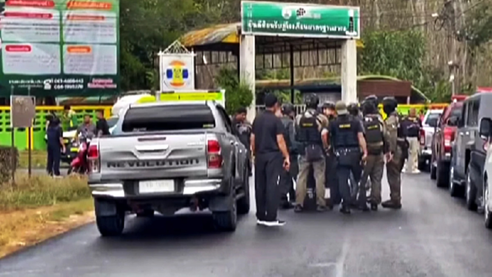 ด่วน! คนร้ายกราดยิง รร.ดังหาดใหญ่ จับครู-นักเรียนเป็นตัวประกัน ล่าสุดคุมตัวได้แล้ว