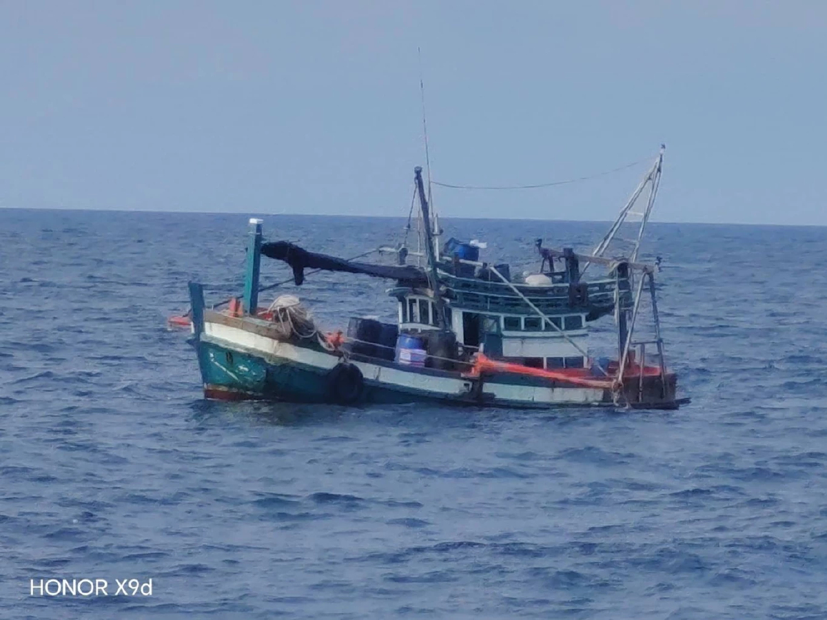 ทัพเรือภาค 1 จับเรือประมงกัมพูชารุกน่านน้ำไทย คาพิกัดคลองใหญ่