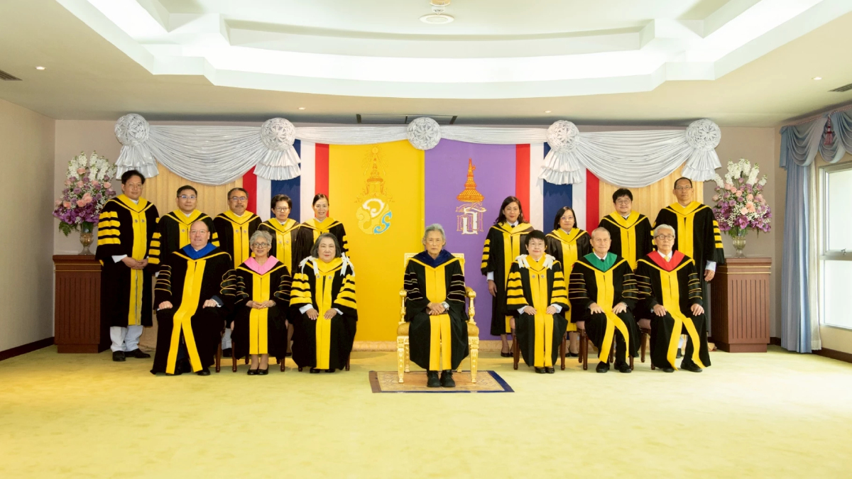 สมเด็จพระกนิษฐาธิราชเจ้าฯ พระราชทานปริญญาบัตรแก่ สถาบันบัณฑิตพัฒนบริหารศาสตร์ ครั้งที่ 46