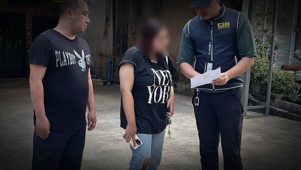 สูญเงินล้าน อ้างพาไปทำงานต่างประเทศ-หลอกลงทุน บุกจับสาวแสบ 3 หมายจับ