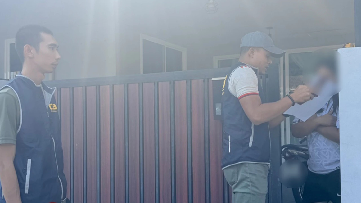 ฉ้อโกง หลอกให้รักหลอกโอนเงิน บุกจับบัญชีม้าที่ปทุมธานี