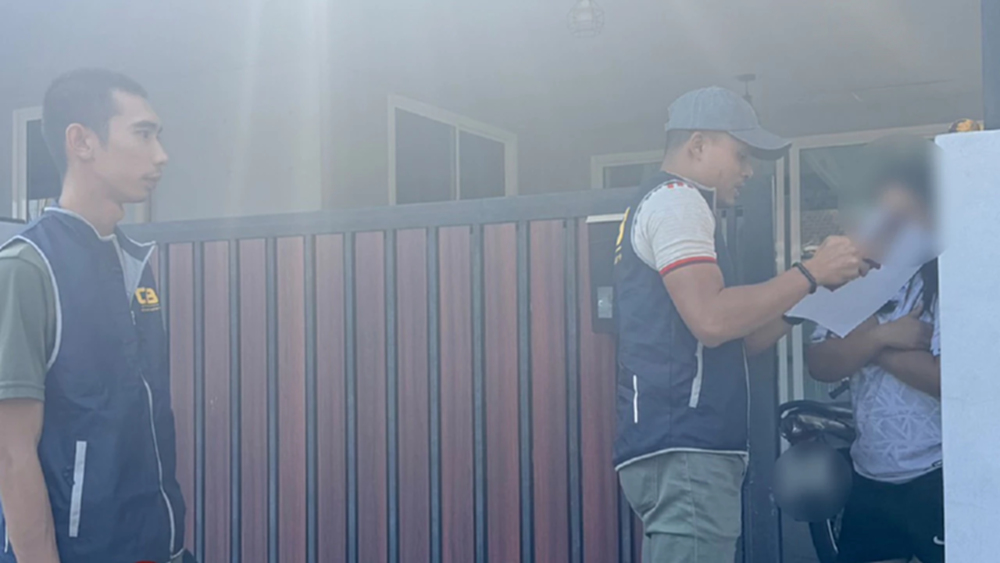 ฉ้อโกง หลอกให้รักหลอกโอนเงิน บุกจับบัญชีม้าที่ปทุมธานี