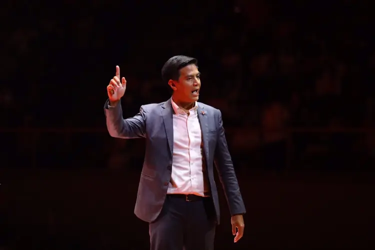 ‘พริษฐ์’ ชูปฏิรูปการศึกษา ปลุกกาส้มหักปากกาเซียน ตั้งรัฐบาล ปชน.