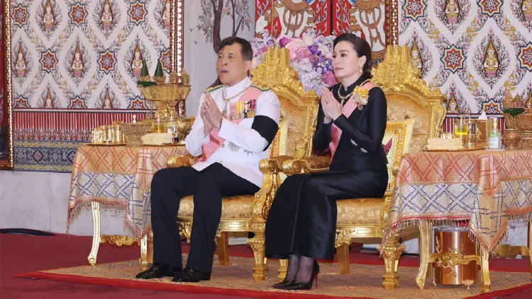 ในหลวง-พระราชินี เสด็จฯ ไปทรงบำเพ็ญพระราชกุศลสตมวาร ถวายพระบรมศพ สมเด็จพระนางเจ้าสิริกิติ์ พระบรมราชินีนาถ พระบรมราชชนนีพันปีหลวง