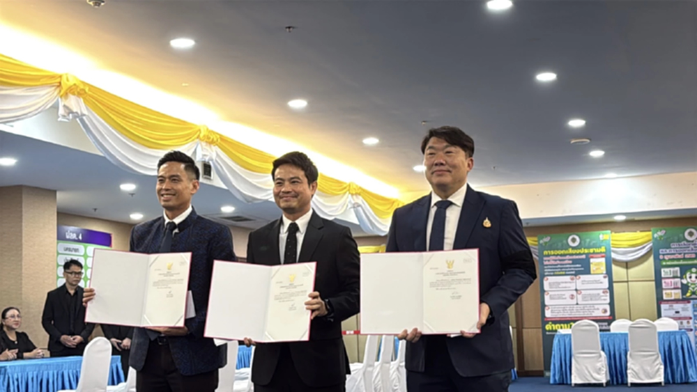 3 แกนนำ ภท.มารับหนังสือรับรอง กกต. บอกรอฟังนายกฯปิดดีลตั้งรัฐบาล