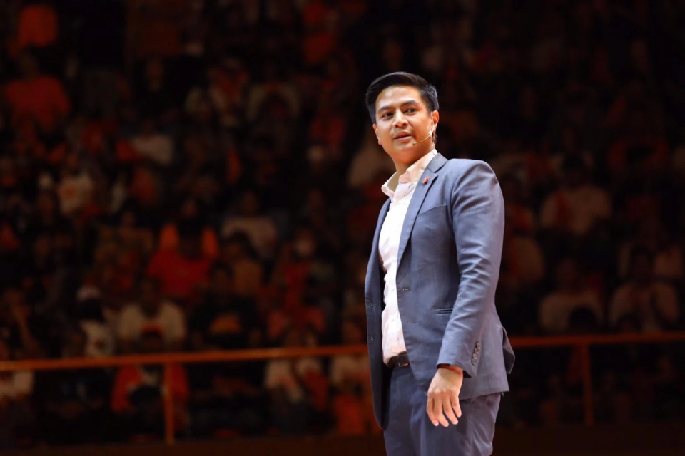 'พริษฐ์' ยิงหมัดตรง 4 คำถามถึง กกต. กังขาบัตรเลือกตั้ง 'บาร์โค้ด'