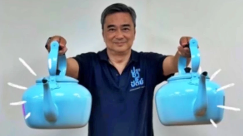 ปชป. ปล่อยคลิป 'กาฟ้า 2 ใบ' อ้อนขอคะแนน 'ทั้งเขตและพรรค'