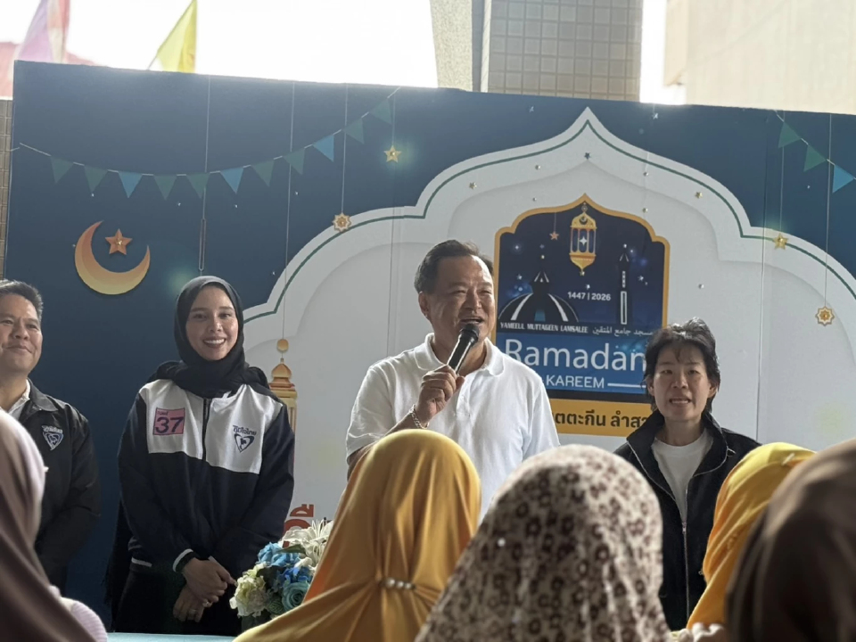 'ซาบีดา' อ้อนขอคะแนน ชาวบางกะปิ-วังทองหลาง สร้างปรากฏการณ์สีน้ำเงิน