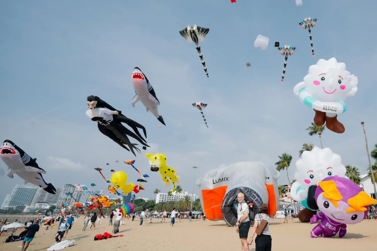 ชักว่าวนานาชาติ ตระการตาชายหาดพัทยา เฟสติวัลที่โลกรอคอย