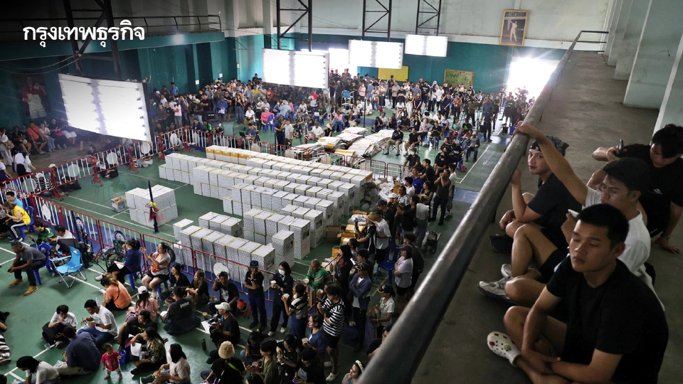 ปมร้อนพิรุธเลือกตั้ง 'ชลบุรี เขต 1' ประชาชนยังปักหลักไม่ถอย ร้องนับคะแนนใหม่