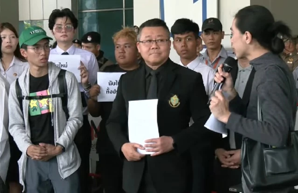 ปชช.บุก กกต.จี้นับใหม่ทั้งประเทศ ไล่ 7 เสือ เปิดวอร์รูมนับคะแนน