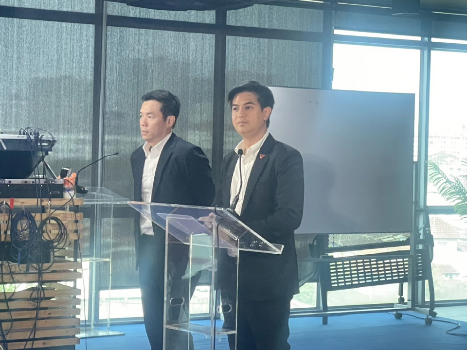 ปชน.ชวนจับตาเลือกตั้งใหม่ 22 ก.พ. กกต.ใช้ ‘บัตรบาร์โค้ด’ หรือไม่