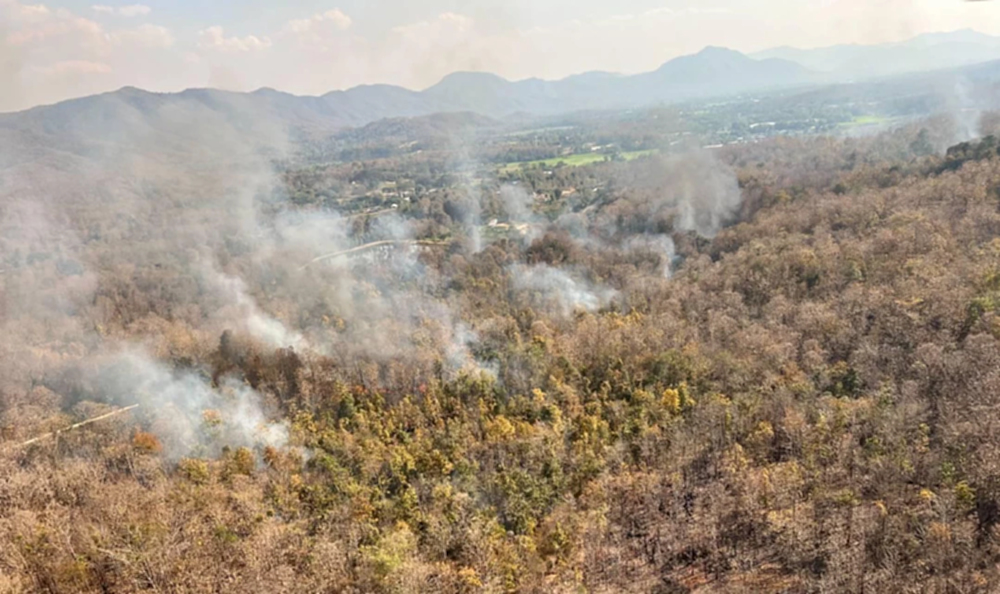 ทส. ส่ง ฮ. ทิ้งน้ำ 1.2 หมื่นลิตร ดับไฟป่าเชียงใหม่ สกัด PM2.5 ภาคเหนือ