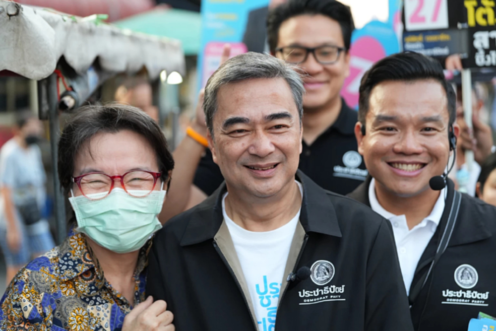 'อภิสิทธิ์' เข้าใจ 'ปชป.' ถูกโจมตีช่วงสุดท้าย วอนให้เล่นในเกม