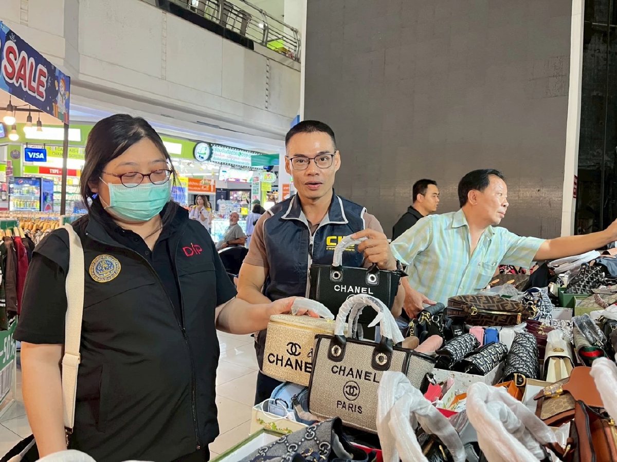 กรมทรัพย์สินทางปัญญา โชว์ผลงาน จับกุมสินค้าละเมิดทรัพย์สินทางปัญญา ยึดของกลางกว่าหมื่นชิ้น