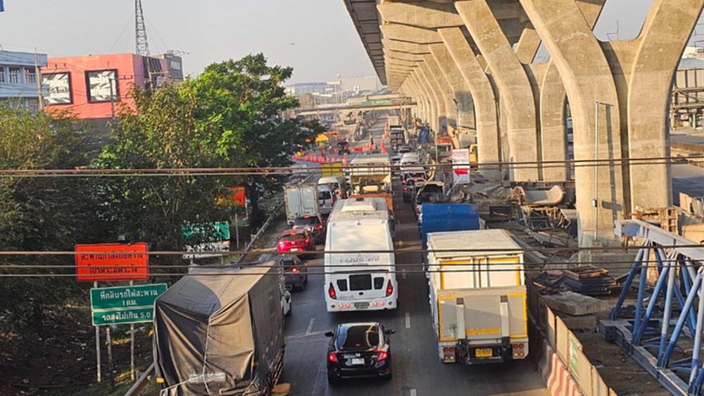 ถนนพระราม 2 รถติดแหง็ก! ขาออก ท้ายแถวสะสมยาวถึง รพ.มหาชัย