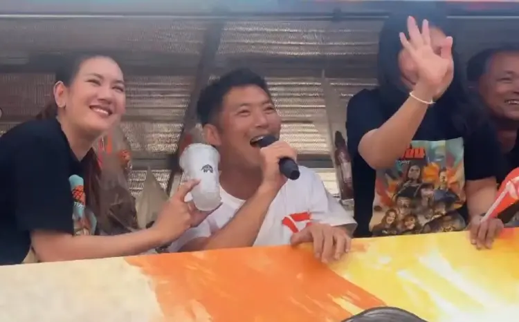 โหมโรงปราศรัย! 'ธนาธร' ฝากฝัง 'ณัฐพงษ์' ถ้าเป็นนายกฯอย่าทรยศ ปชช.