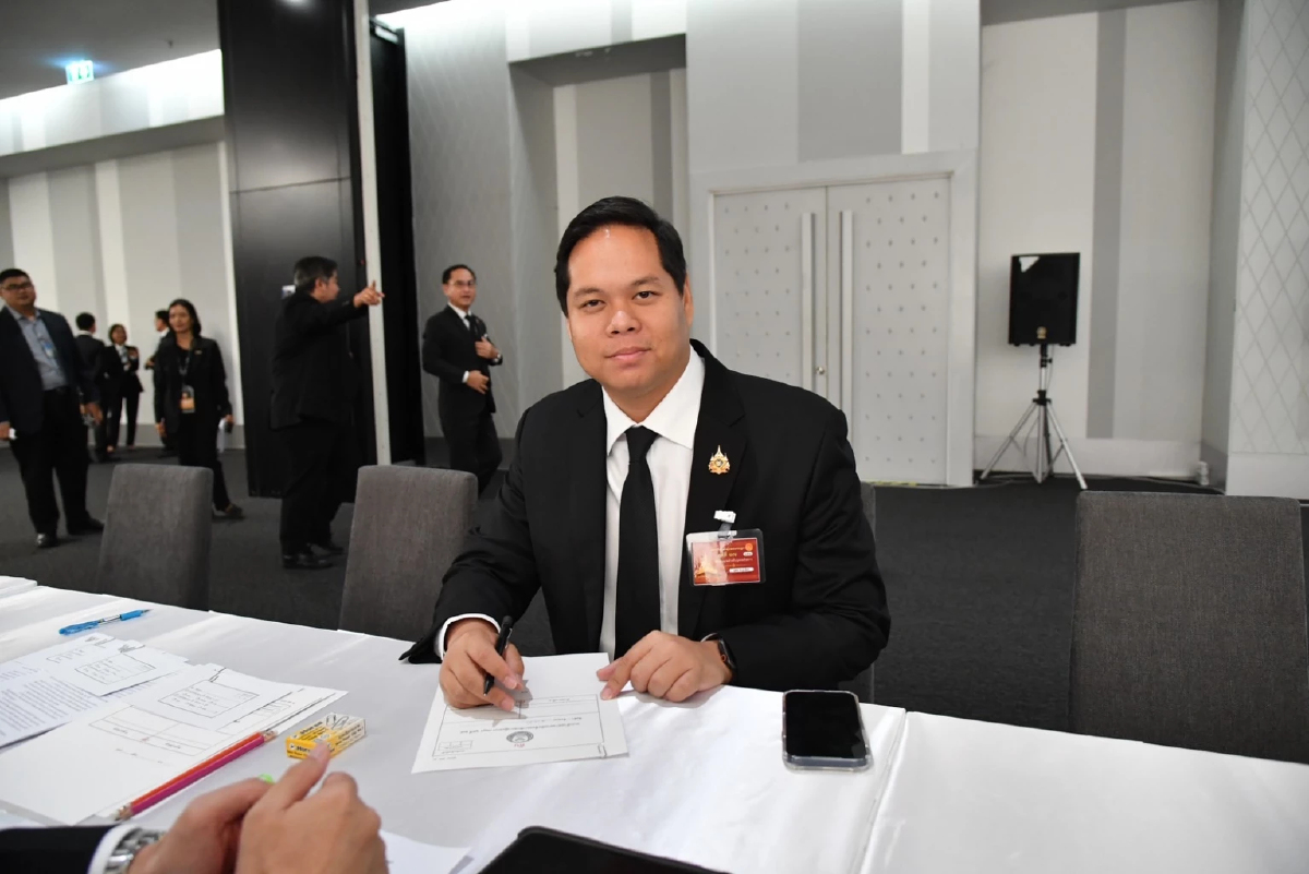 “สรรเพชญ” รายงานตัว ส.ส.สมัย 2 ลั่นเดินหน้าพัฒนาสงขลาทั้งจังหวัด