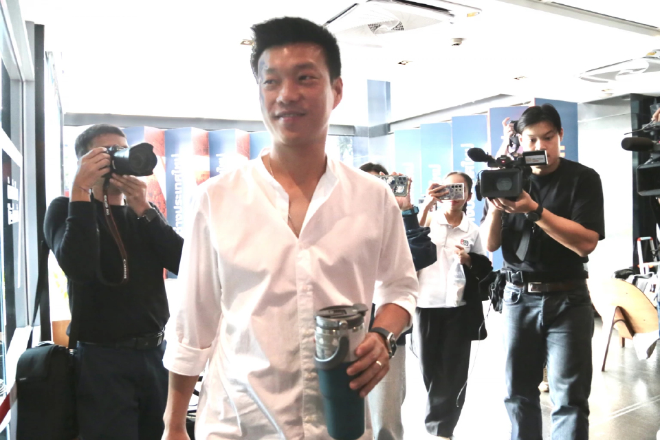 แกนนำ ปชน.ทยอยเข้าพรรค ตั้ง 'วอร์รูม' ประเมินผลเลือกตั้ง