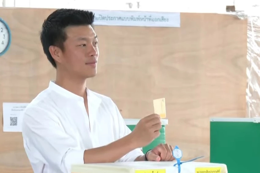 ‘ณัฐพงษ์’ หน้าตาสดใสไปเลือกตั้ง ปลุกให้ออกมาแสดงพลังเยอะ ๆ