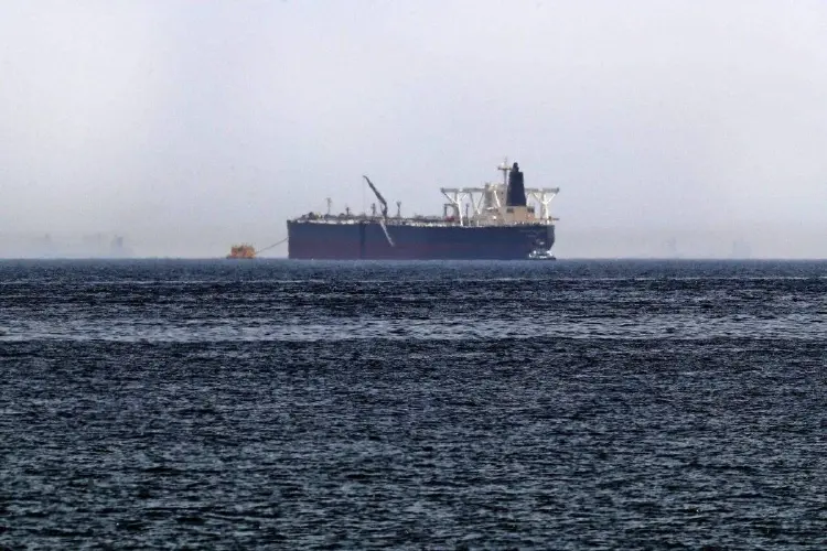 ‘มาเลเซีย’ จับกุมเรือ 2 ลำ ถ่ายโอนน้ำมันผิดกฎหมาย ยึดน้ำมันได้กว่า 4,000 ล้านบาท