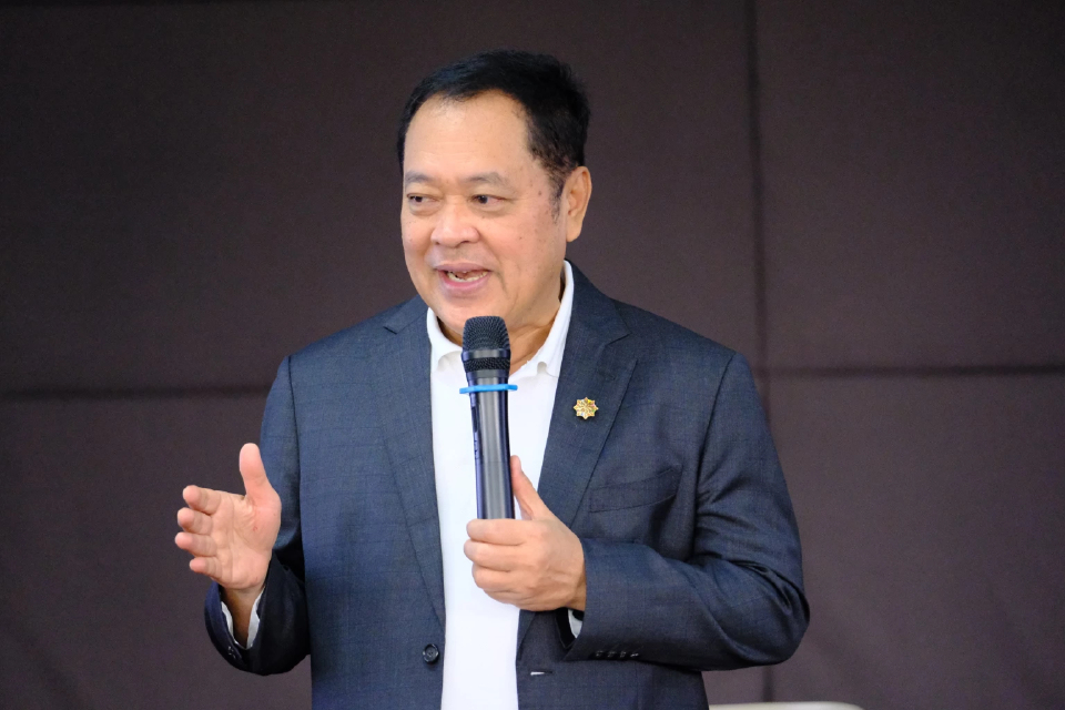 'ทวี' หนุนยื่นศาลฯ เอาผิด 'กกต.' ปมบาร์โค้ดบนบัตรเลือกตั้ง