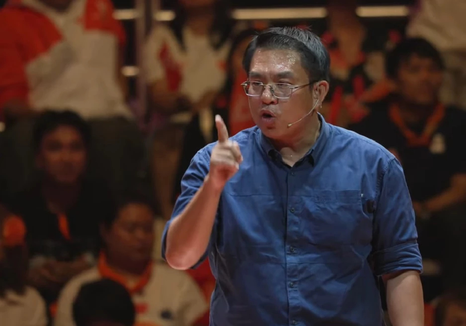 ‘วิโรจน์’ ชูปฏิรูป ทหาร-ตร. รัฐบาล ปชน.พา ‘พล.ต.ต.ปวีณ’ กลับไทย