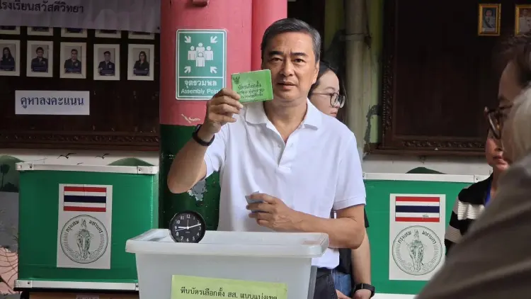'อภิสิทธิ์' ปลื้ม 'คนไทย' ตื่นตัวใช้สิทธิ์เลือกตั้ง69 แต่เช้า