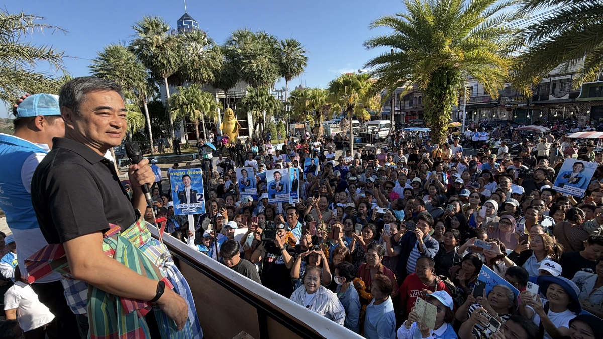 'อภิสิทธิ์' หาเสียง จ.ตรัง อย่าให้เงินครอบงำ ขอแรงปชช.เลือก ปชป.