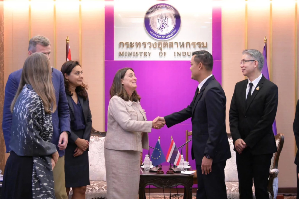 'ธนกร' รับทูต EU ย้ำความเชื่อมั่นนักลงทุน ลุยปิดดีล FTA  