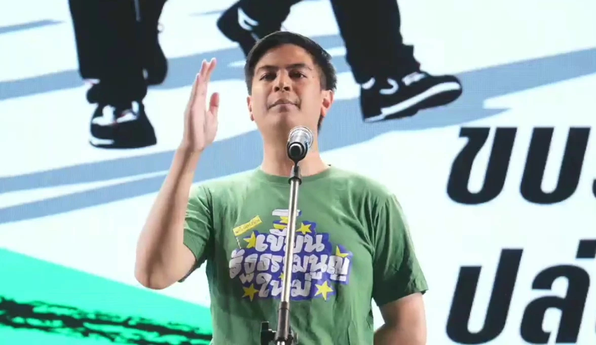 ‘พริษฐ์’ นำทัพผู้บริหาร ปชน.รณรงค์ร่วม iLaw กาเห็นชอบประชามติ