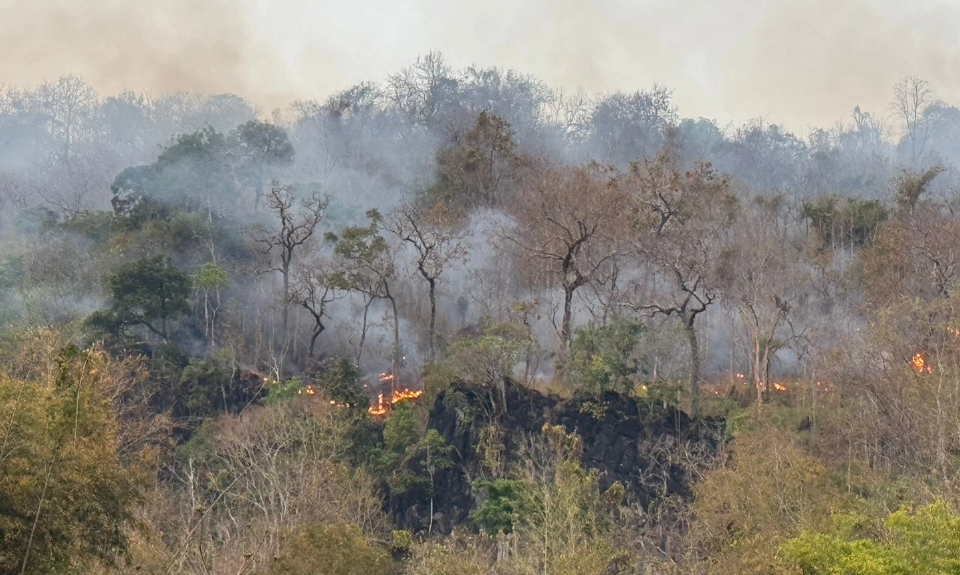 วิกฤตไฟป่ากาญจน์! ระดม เสือไฟ-ฮ. สกัดไฟป่า หวั่นลามป่าอนุรักษ์ชั้นใน